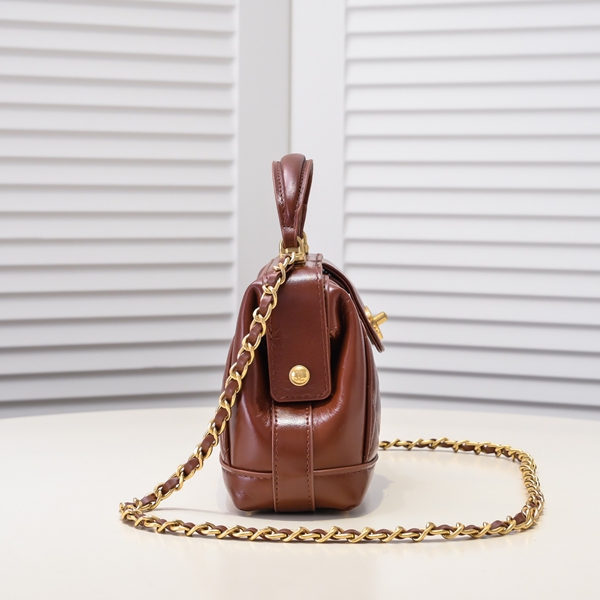 シャネルバッグ背面デザイン